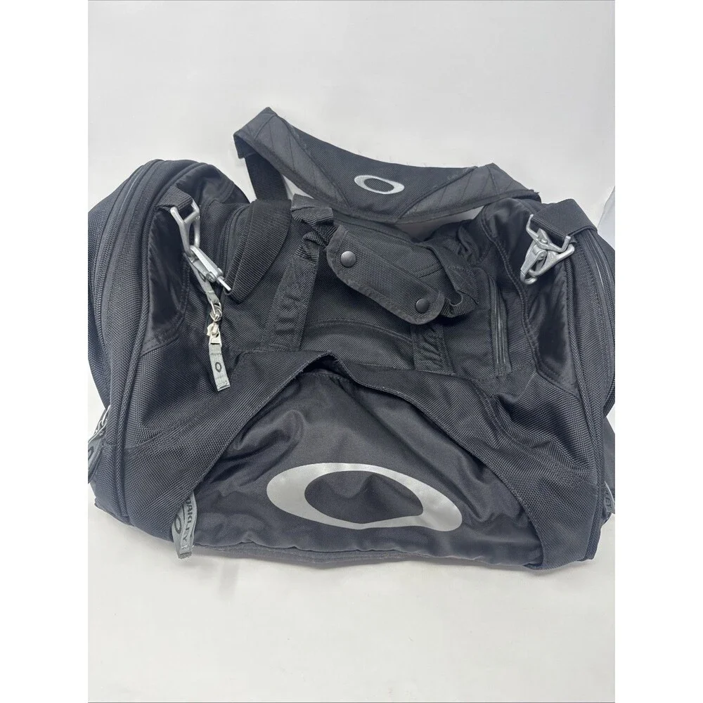 2010’s Oakley Heavy Payload Duffel Bag -  Black - Shoe Pocket NICE black large